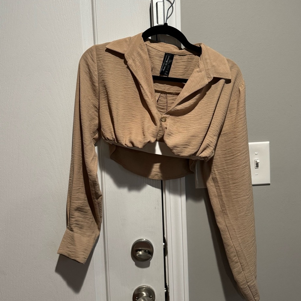 Long sleeve collared crop top